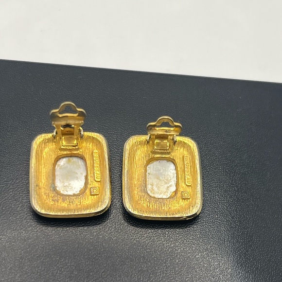 Rousseau signed vintage gold tone rectangle mother of pearl clip on earrings - Picture 10 of 13